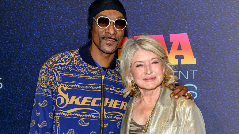 Snoop Dogg and Martha Stewart posing
