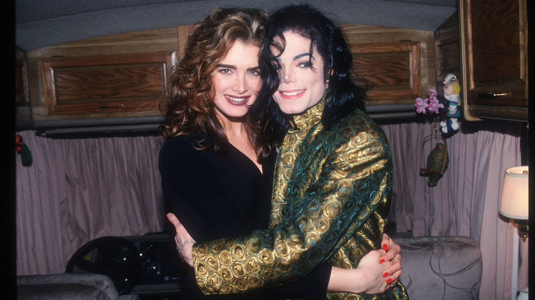 Brooke Shields, Michael Jackson hugging