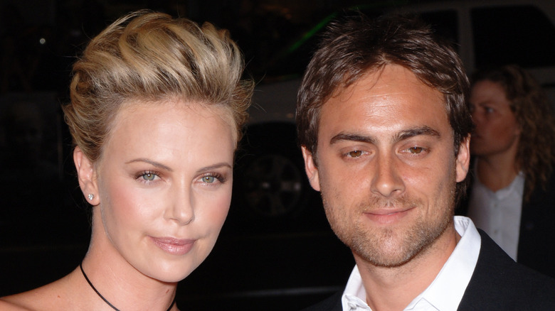 Charlize Theron and Stuart Townsend posing