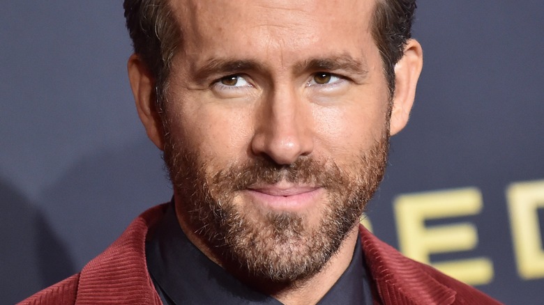 Ryan Reynolds posing on the red carpet