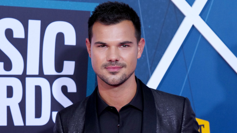 Taylor Lautner posing at an event in 2022