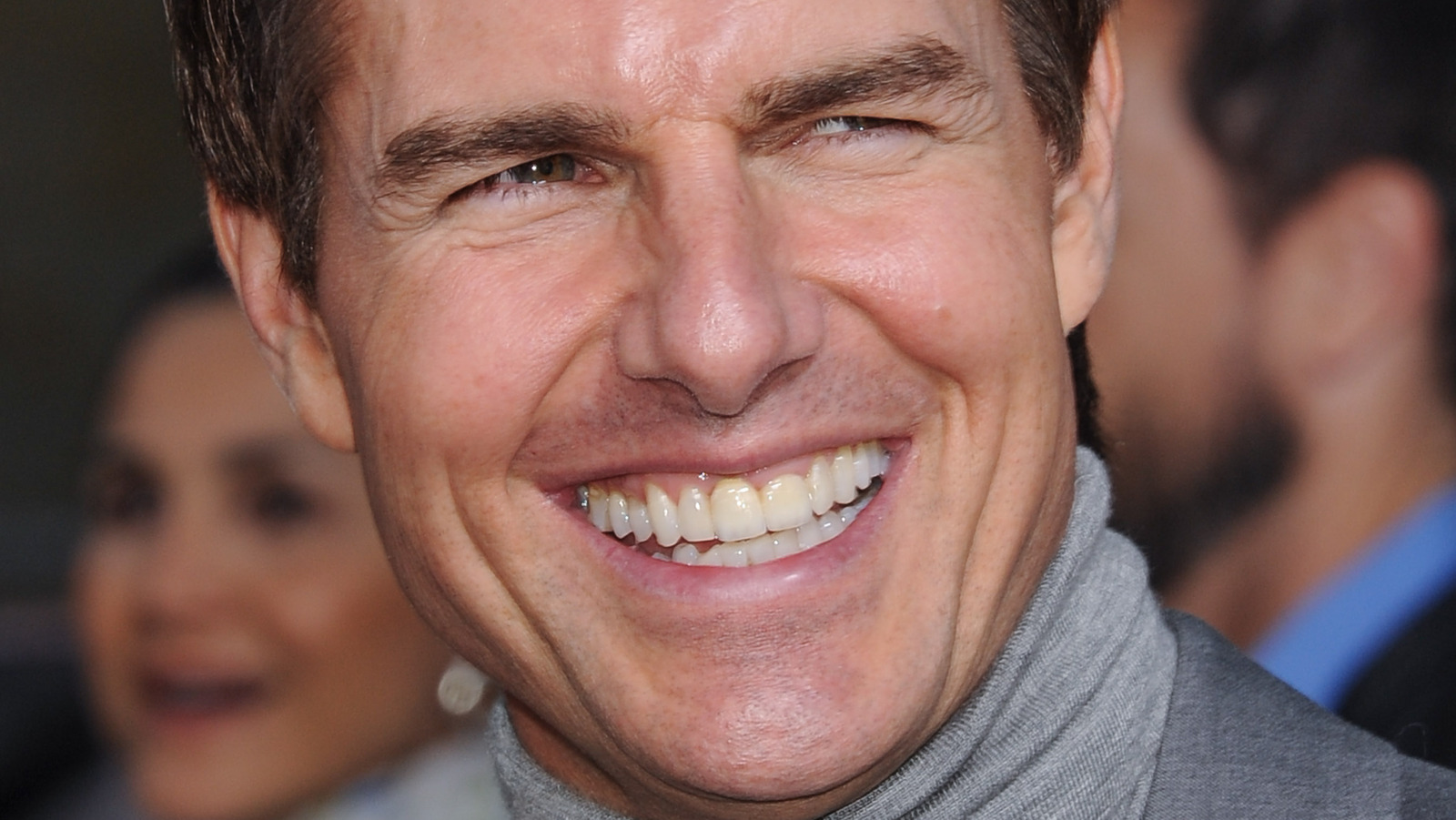 tom cruise has one front tooth