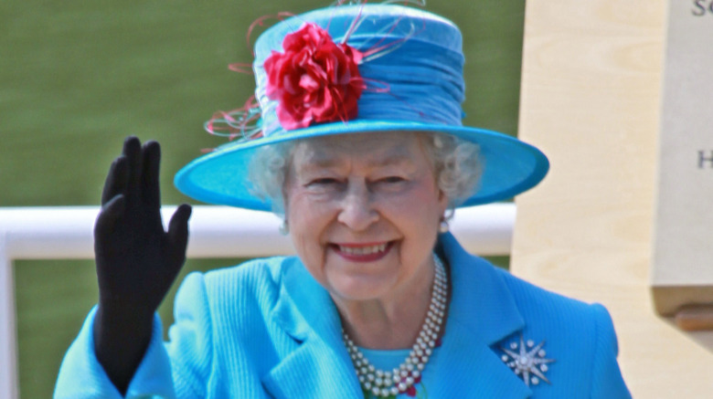 Queen Elizabeth II waving 