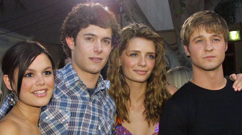 Rachel Bilson, Adam Brody, Mischa Barton, and Ben McKenzie pose