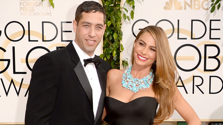 Nick Loeb and Sofia Vergara posing