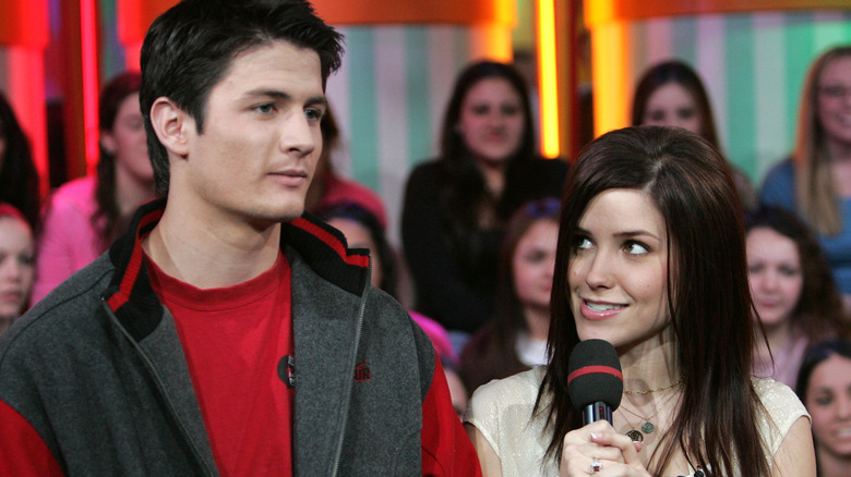 Sophia Bush looking at James Lafferty