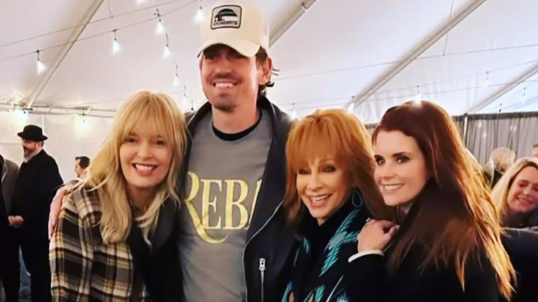 Reba McEntire with 'Reba' cast