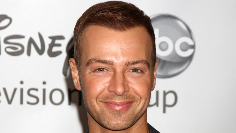 Joey Lawrence smiling