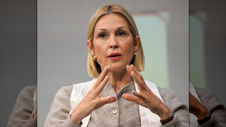 Kelly Rutherford speaking at conference