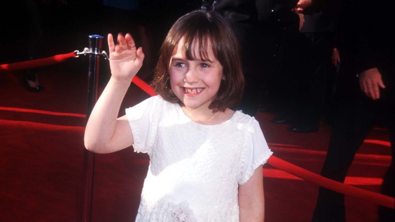 Young Mara Wilson waving