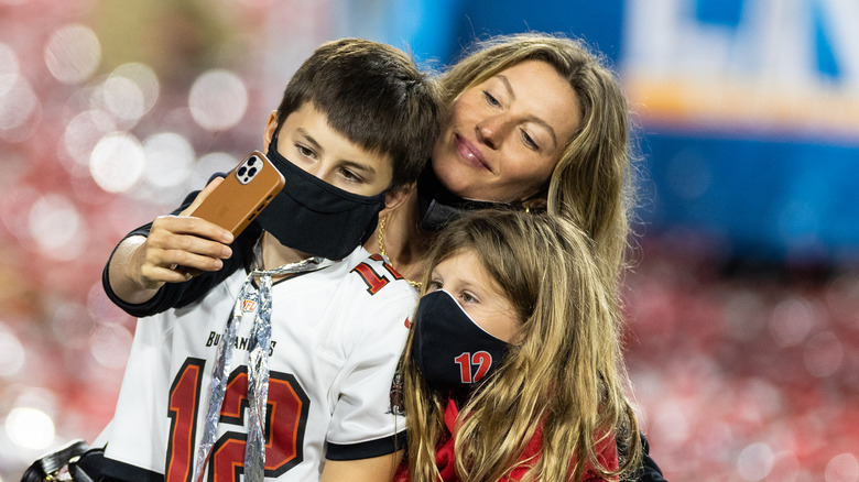 Gisele Bündchen with kids