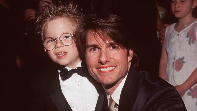 Young Jonathan Lipnicki and Tom Cruise posing