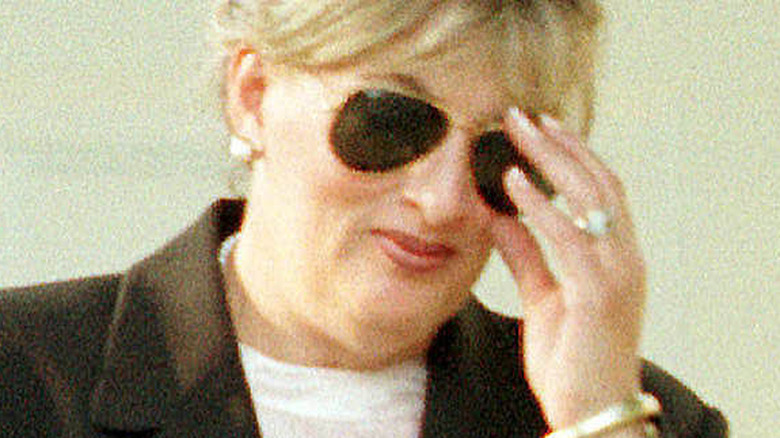 Linda Tripp wearing sunglasses 1998