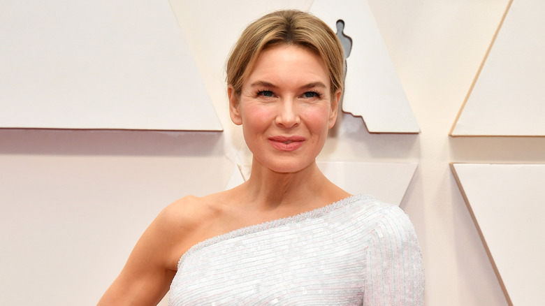 Renee Zellweger, smiling, 2020 red carpet photo