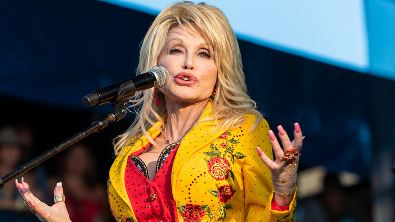 Dolly Parton on stage