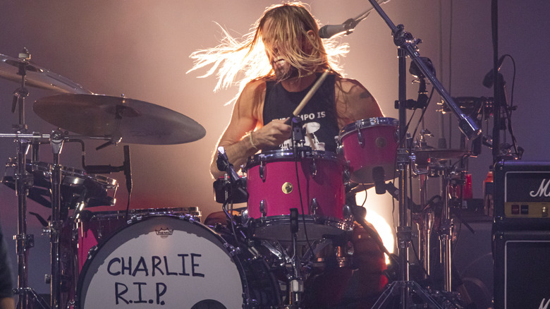 Taylor Hawkins performing