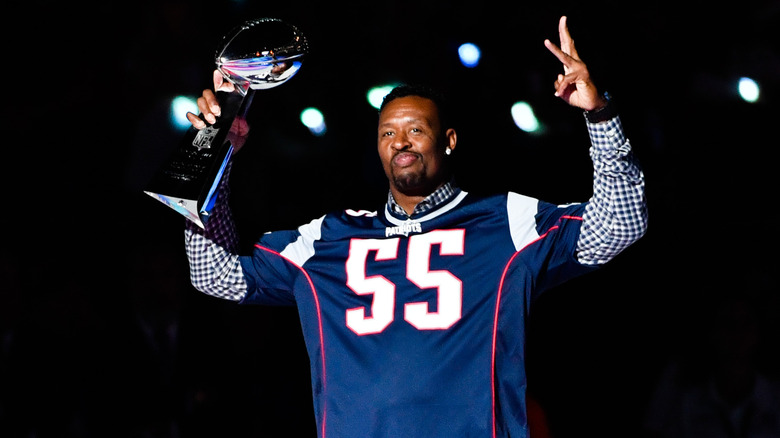 Willie McGinest holds the Vince Lomabrdi Trophy 