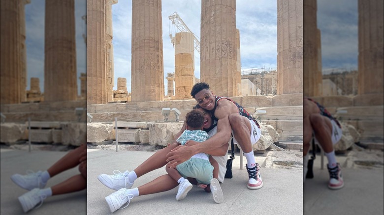 Giannis Antetokounmpo met Mariah Riddlesprigger in Greece