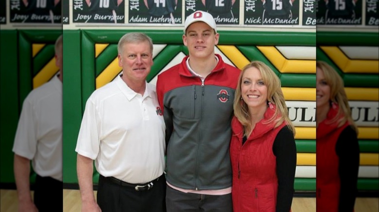 Joe Burrow poses with his parents