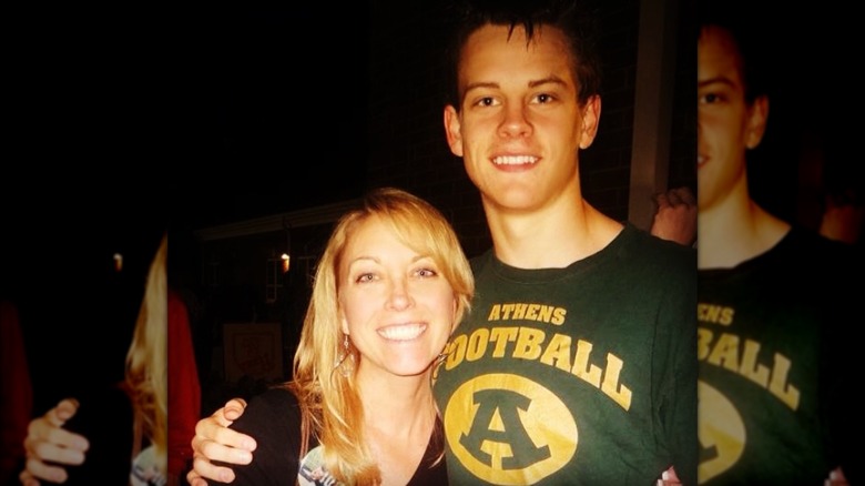 Joe Burrow poses with his mother Robin