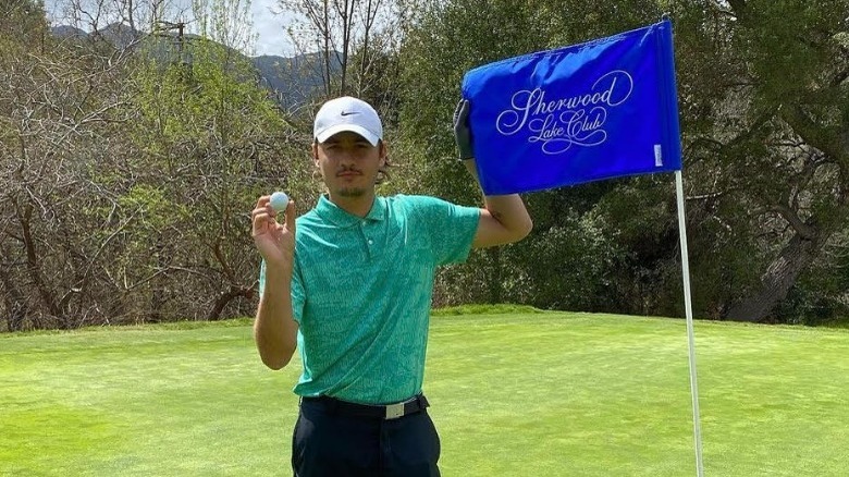 Brandon Thomas Lee holding golf ball