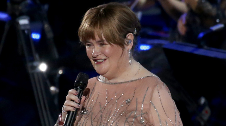 Susan Boyle singing on stage