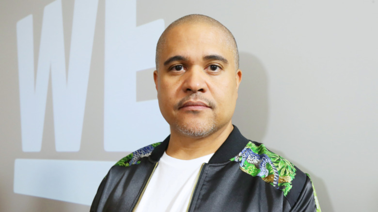 Irv Gotti posing for cameras