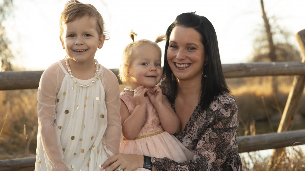 Shanann Watts and her daughters smiling