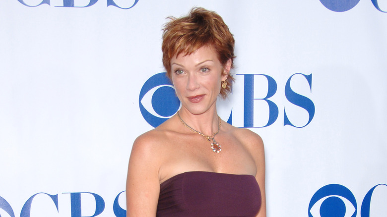 Lauren Holly on the red carpet in 2006 with short hair