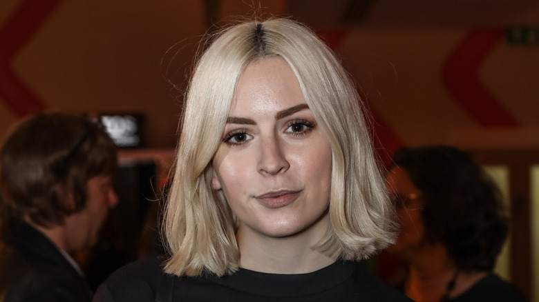 Short-haired Gemma Styles