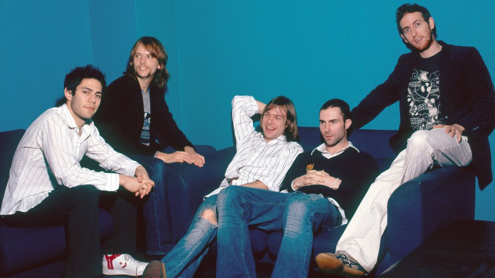 Ryan Dusick, James Valentine, Mickey Madden, Adam Levine, Jesse Carmichael backstage at a TV show in London 