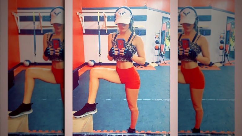 Moriah Plath, gym selfie