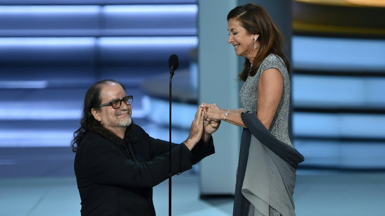 Glenn Weiss proposes to Jan Svedsen during his Emmys acceptance speech