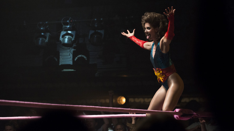 Alison Brie rope stunt GLOW