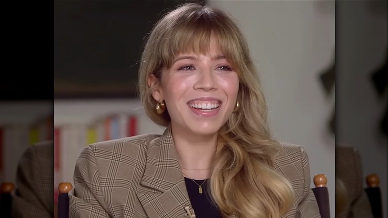 Jennette McCurdy smiling on Nightline