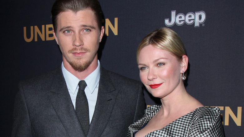 Garrett Hedlund, Kirsten Dunst posing