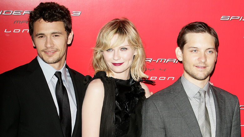 James Franco, Kirsten Dunst, Tobey Maguire posing