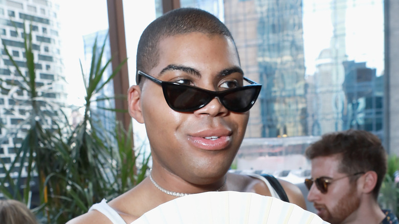 EJ Johnson using fan