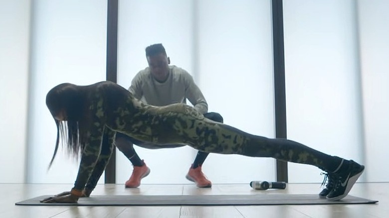 Naomi Campbell exercising, holding plank