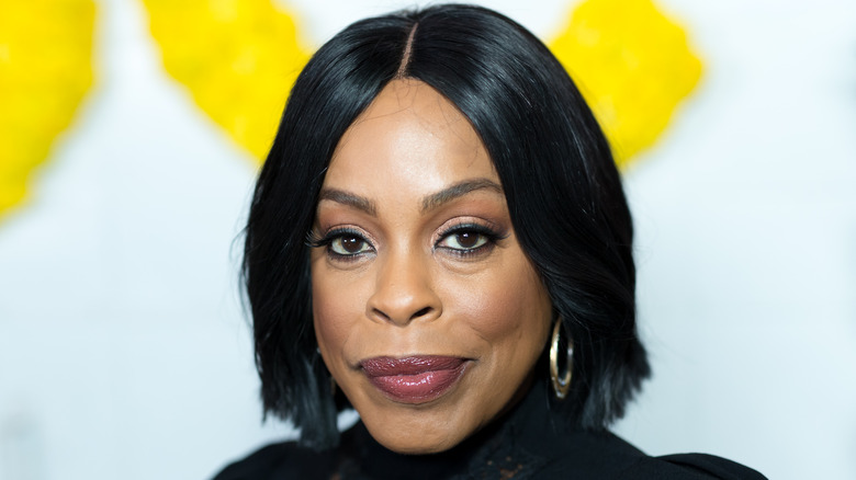 Niecy Nash sleek black blob