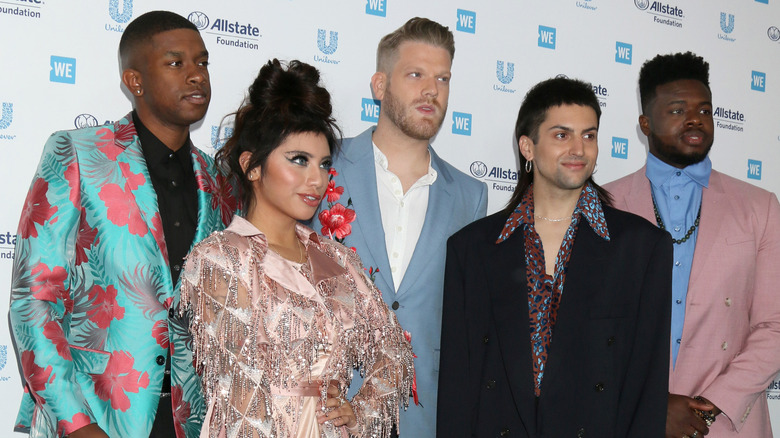 Pentatonix posing