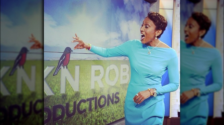 Robin Roberts with a Rock'n Robin sign