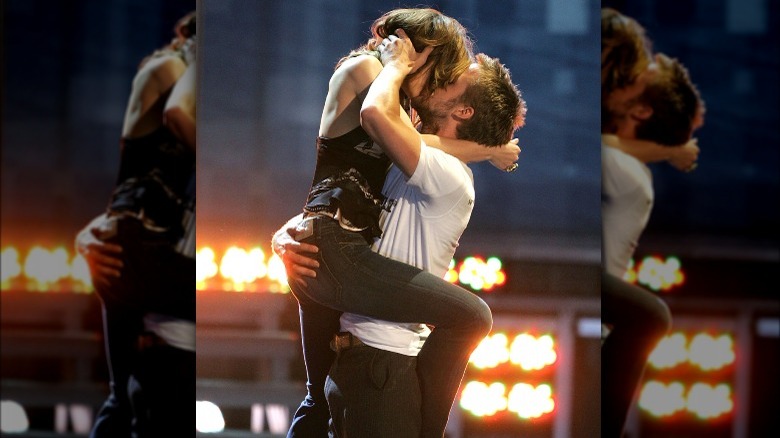 Rachel McAdams and Ryan Gosling kissing