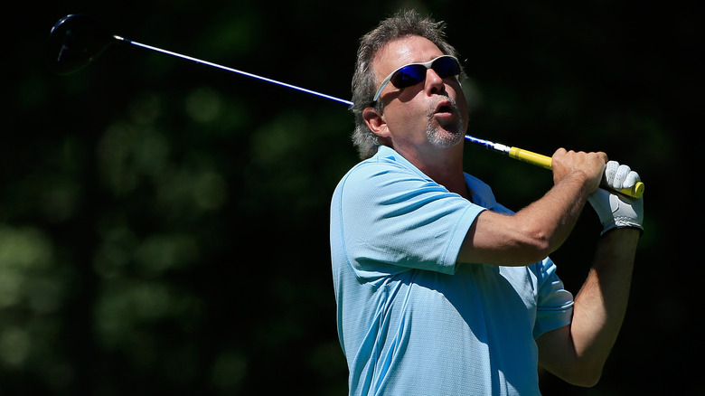 Bill Engvall golfing