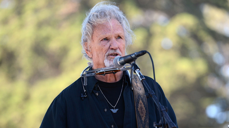 Kris Kristofferson performing