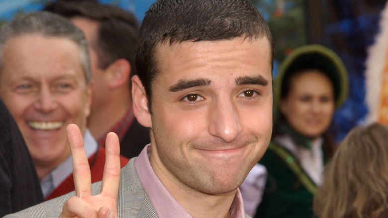 David Krumholtz giving peace sign