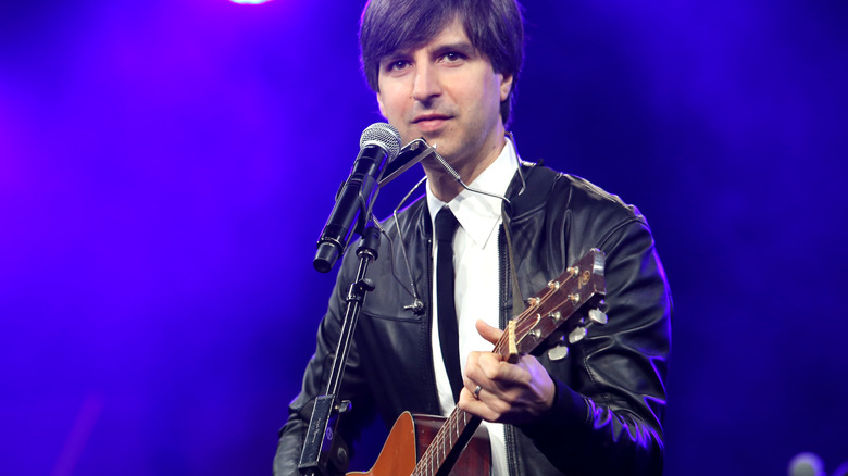 Demetri Martin performing