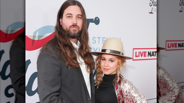 Drew Dolan and Haley Reinhart, posing