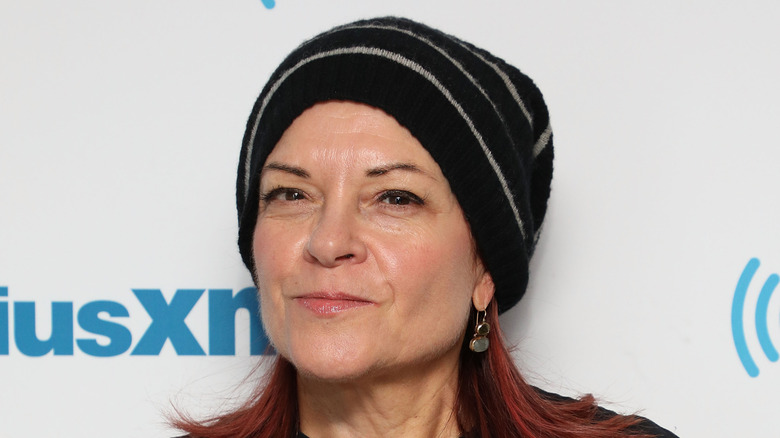 Rosanne Cash posing for pictures