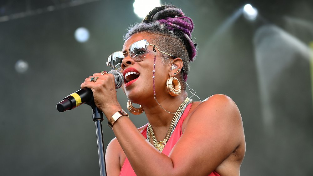 Kelis on stage performing